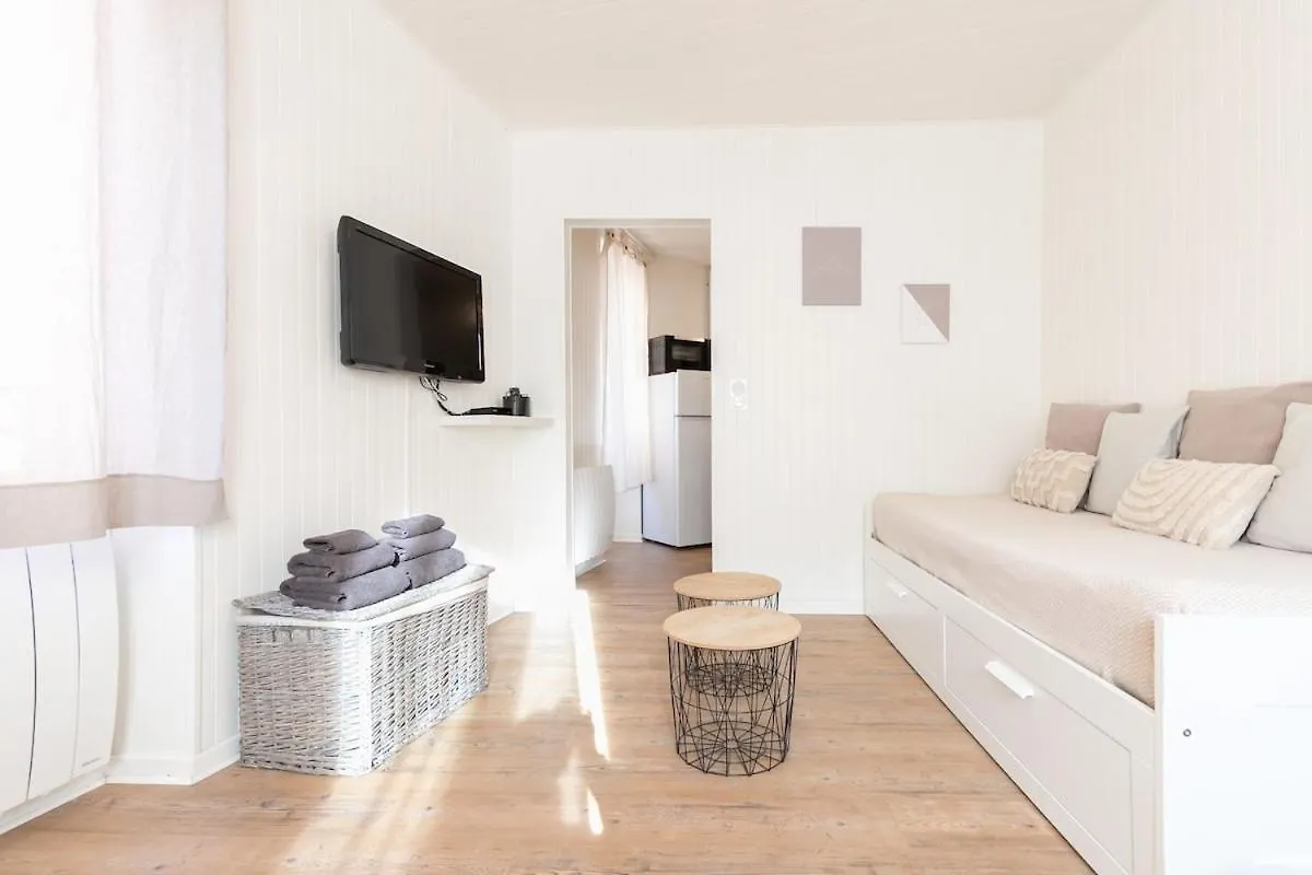 Au Petit Sommet 1 - Appartement Centre Ville 30M2 Modane 0*,  Francja
